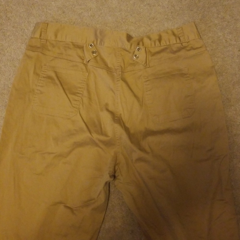 Gold capris - Picture 3 of 4